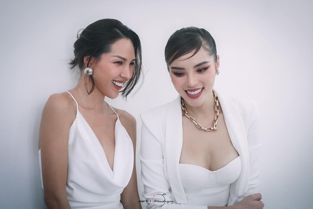 Không chỉ Hoàng Thùy Linh, hoa hậu, MC VTV cũng bị nghi yêu đồng giới-5