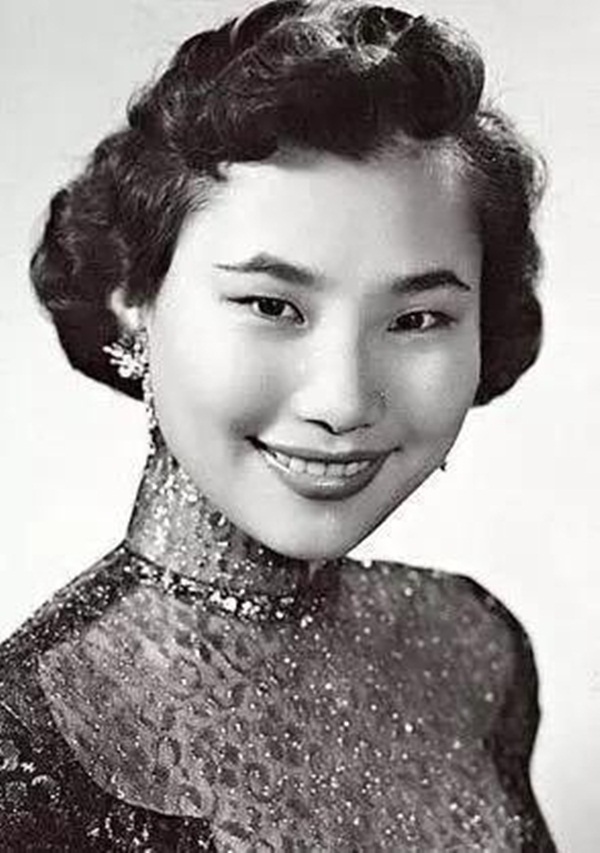 Chuyện tình huyền thoại nhưng gây tranh cãi của tỷ phú Hồng Kông: Yêu ròng rã suốt 45 năm trời và lễ cưới được tổ chức khi đã 90 tuổi-2