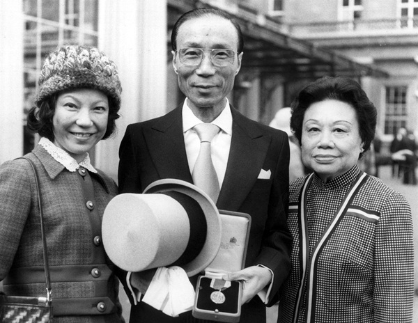 Chuyện tình huyền thoại nhưng gây tranh cãi của tỷ phú Hồng Kông: Yêu ròng rã suốt 45 năm trời và lễ cưới được tổ chức khi đã 90 tuổi-3