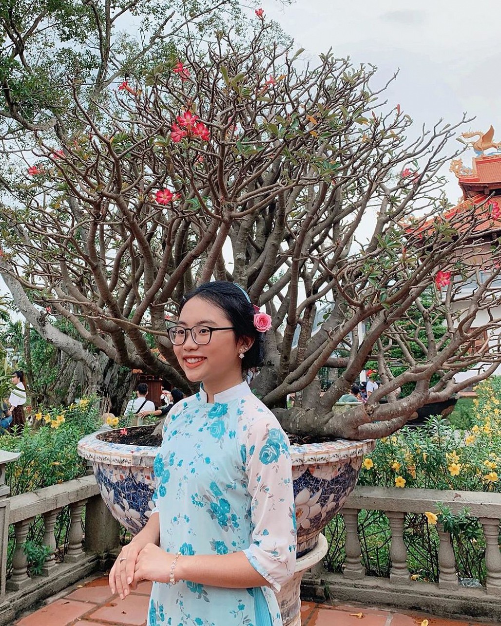 Phương Mỹ Chi lên tiếng khi bị nhắc nhở vì diện áo croptop đi cúng Tổ-3