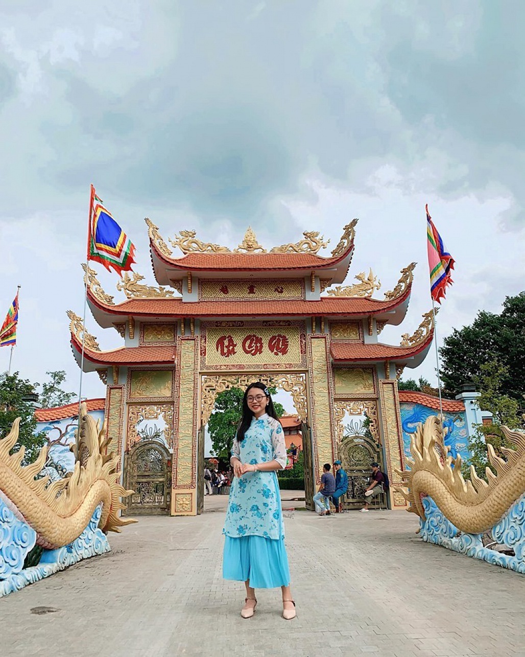 Phương Mỹ Chi lên tiếng khi bị nhắc nhở vì diện áo croptop đi cúng Tổ-5