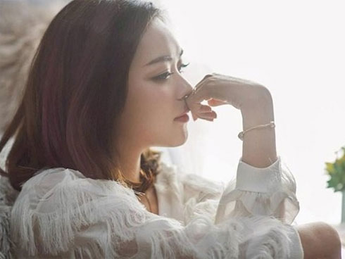 Gọi điện cho chồng nhưng nghe tiếng cô bạn thân: Anh ơi xong chưa, em thèm lắm rồi, vợ nổi điên lao về nhà vạch mặt gian tình rồi bật khóc trước cảnh tượng-3