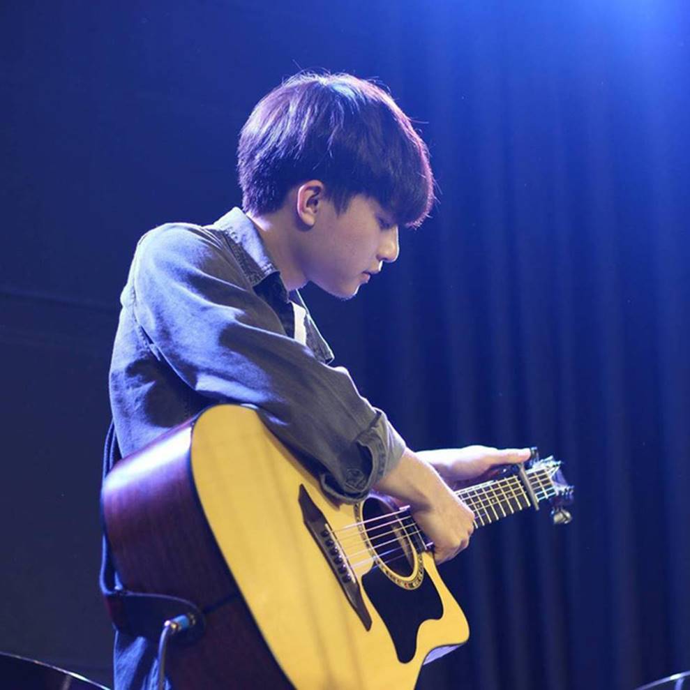 Nam sinh trường con nhà giàu ở Hà Nội gây thương nhớ bởi vẻ ngoài giống idol Hàn, lại vừa hát hay vừa đàn giỏi-5