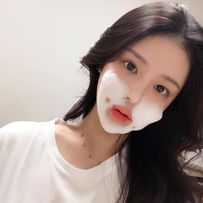Chẳng cần cao siêu, ngoài 20 tuổi bạn cứ làm tốt 2 bước skincare đơn giản là da đã đẹp nõn nà rồi-1