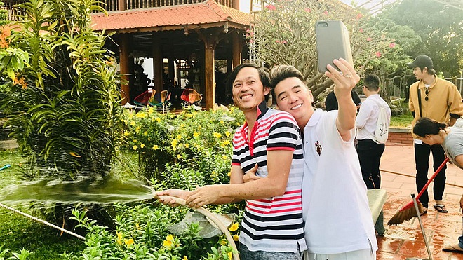 Hành động bất ngờ của Đàm Vĩnh Hưng khiến Hoài Linh phì cười-8