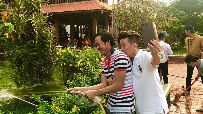 Hành động bất ngờ của Đàm Vĩnh Hưng khiến Hoài Linh phì cười-9