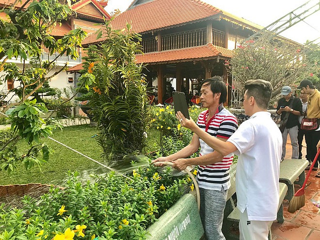 Hành động bất ngờ của Đàm Vĩnh Hưng khiến Hoài Linh phì cười-5