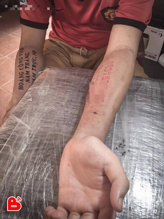 Đưa con trai đi xăm kín hai tay, người bố khiến thợ xăm lúng túng và sự thật xúc động đằng sau-2