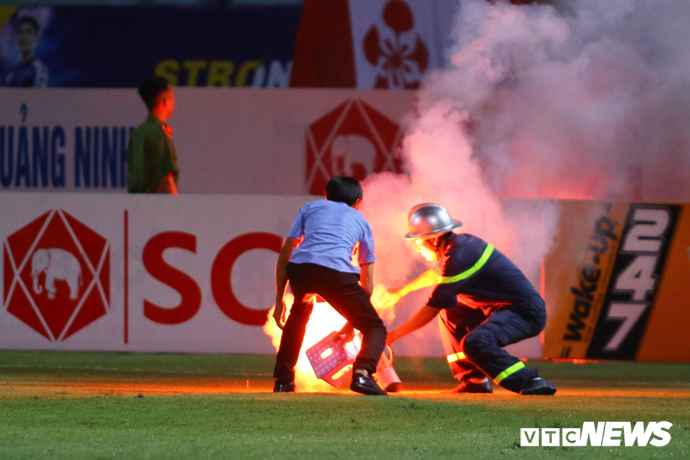 Treo sân Hà Nội FC hết mùa giải, cấm CĐV Nam Định đến sân khách 2 trận-1