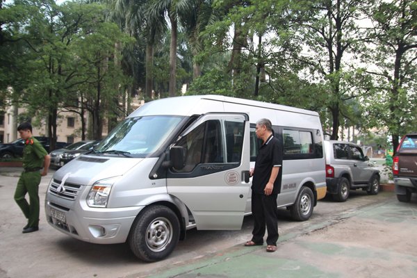 Thực nghiệm hiện trường vụ học sinh trường Gateway tử vong: Lái xe Phiến làm gì tại nơi gửi xe?-6