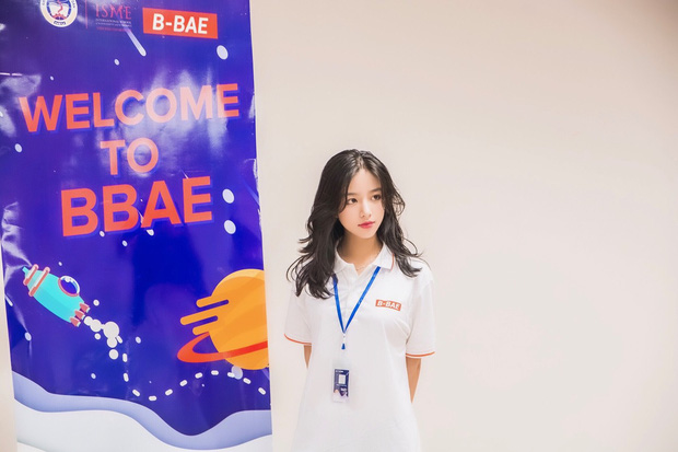 Nữ sinh 2001 gây sốt với bức ảnh góc nghiêng thần thánh ngày khai giảng, truy tìm info mới biết hóa ra nàng là hotgirl đã hot từ lâu-2