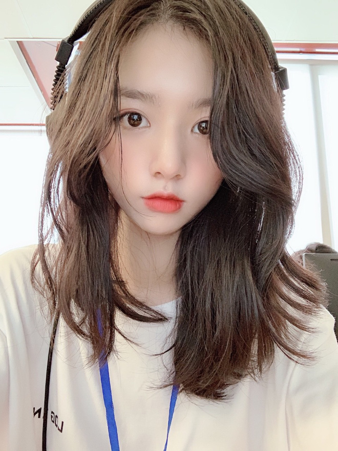 Nữ sinh 2001 gây sốt với bức ảnh góc nghiêng thần thánh ngày khai giảng, truy tìm info mới biết hóa ra nàng là hotgirl đã hot từ lâu-6