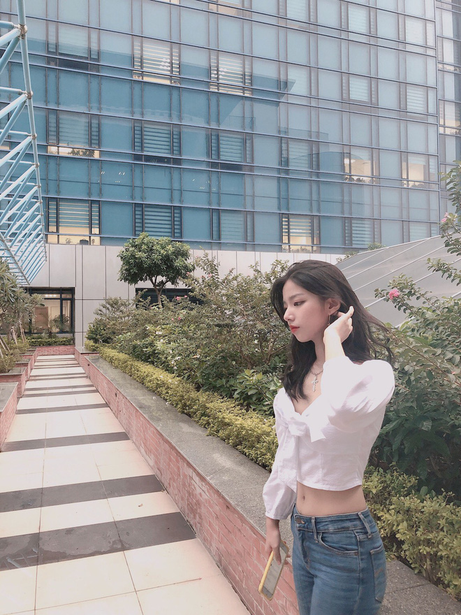 Nữ sinh 2001 gây sốt với bức ảnh góc nghiêng thần thánh ngày khai giảng, truy tìm info mới biết hóa ra nàng là hotgirl đã hot từ lâu-8