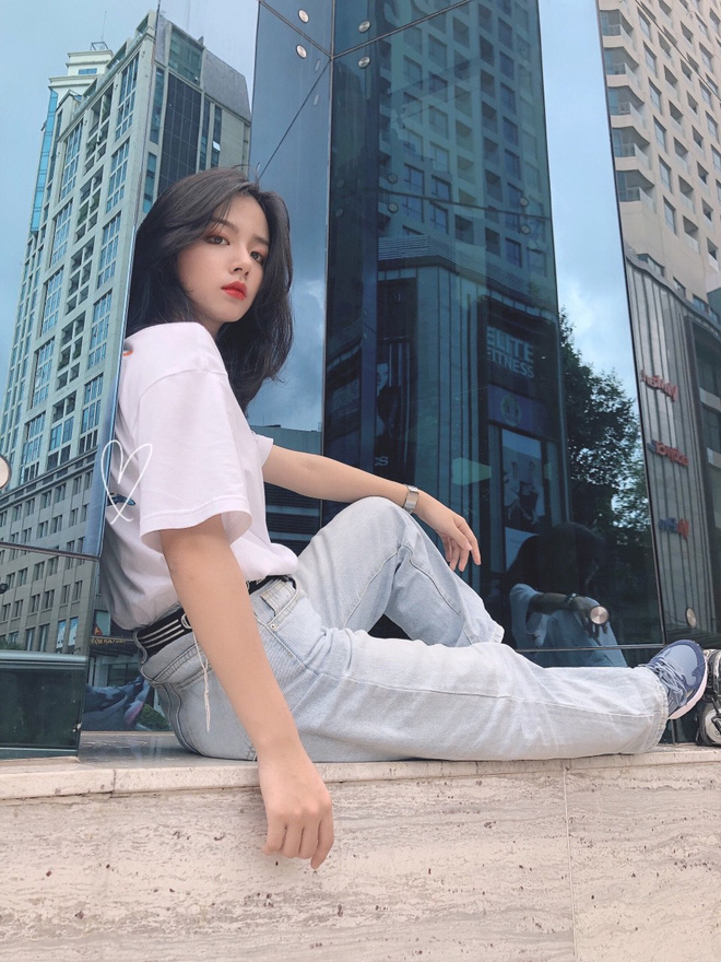 Nữ sinh 2001 gây sốt với bức ảnh góc nghiêng thần thánh ngày khai giảng, truy tìm info mới biết hóa ra nàng là hotgirl đã hot từ lâu-9