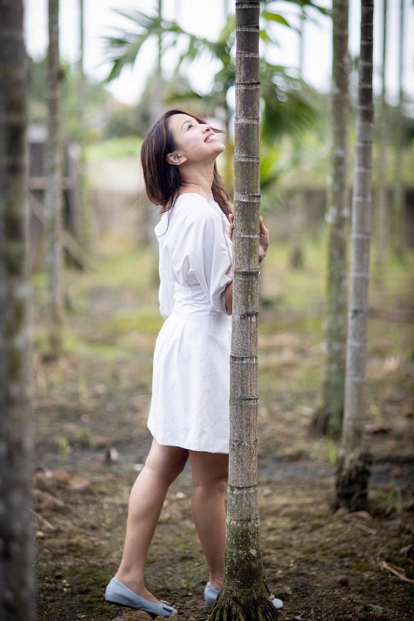 Vân Hugo như trẻ lại khi lạc vào khung cảnh hương đồng gió nội-3