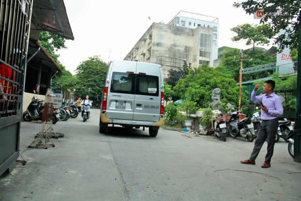 Ông Phiến thất thần trong buổi thực nghiệm lần 3 vụ bé trai trường Gateway tử vong trên xe đưa đón-1