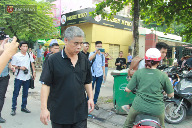 Ông Phiến thất thần trong buổi thực nghiệm lần 3 vụ bé trai trường Gateway tử vong trên xe đưa đón-3