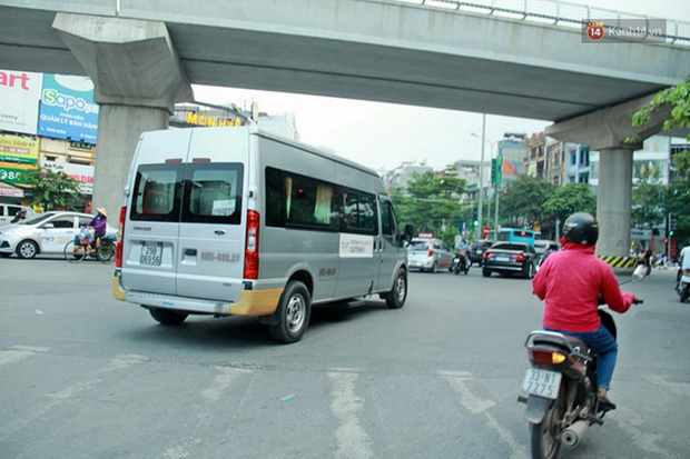 Ông Phiến thất thần trong buổi thực nghiệm lần 3 vụ bé trai trường Gateway tử vong trên xe đưa đón-8