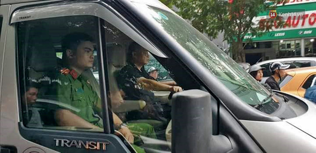 Ông Phiến thất thần trong buổi thực nghiệm lần 3 vụ bé trai trường Gateway tử vong trên xe đưa đón-10