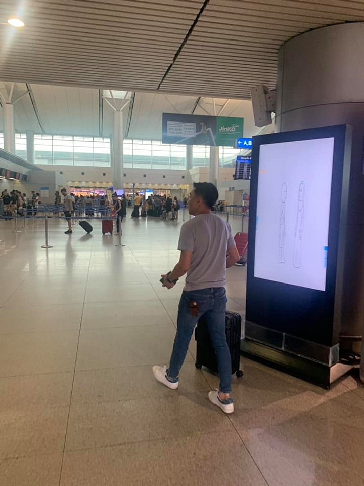 Đáng yêu như Cường Đôla, đi công tác xa nhà đem theo gấu bông của vợ cho đỡ nhớ-1