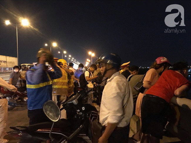 Đã tìm thấy thi thể nạn nhân trong vụ container tông một loạt xe máy từ cầu Thanh Trì rơi xuống sông Hồng-2
