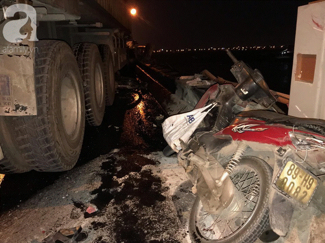 Đã tìm thấy thi thể nạn nhân trong vụ container tông một loạt xe máy từ cầu Thanh Trì rơi xuống sông Hồng-3
