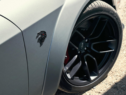 Lái xe trong tình trạng say xỉn, nghi có dùng ma túy, nữ tài xế gây tai nạn với chiếc xe dựng đứng khó tin, dân mạng lắc đầu ngao ngán-4