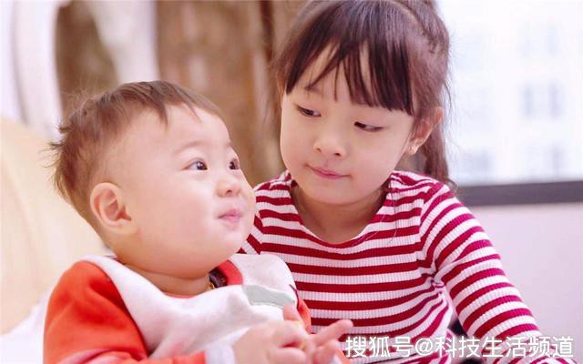 Cậu bé tiểu học khóc lóc vì mẹ sắp sinh em bé: Rồi con sẽ chết để mẹ chỉ lo cho em”-3