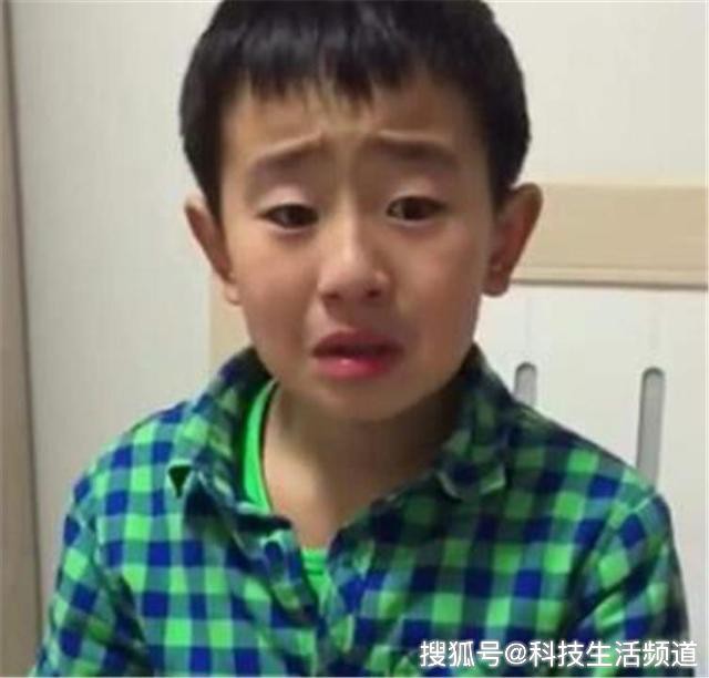 Cậu bé tiểu học khóc lóc vì mẹ sắp sinh em bé: Rồi con sẽ chết để mẹ chỉ lo cho em”-1