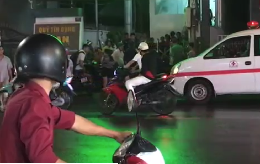 Chưa kịp dẫn vợ con đi chơi đêm Trung thu, nam bảo vệ bị điện giật tử vong do sửa cửa cuốn-3