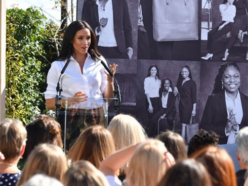Meghan Markle vừa tung ra bộ sưu tập thời trang mới, người tiêu dùng đã nhận cảnh báo khi mua sản phẩm của nàng dâu hoàng gia