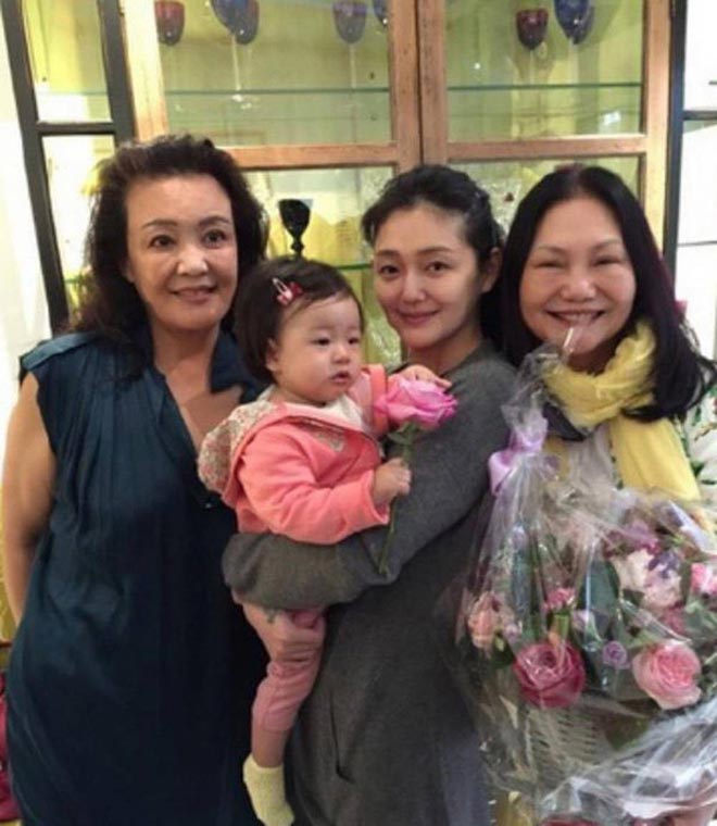 Chỉ thở thôi cũng bị chửi, 3 mỹ nhân này trả mãi không hết nghiệp vì danh bạn đểu-19