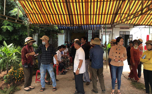 Người mẹ bàng hoàng phát hiện hai vợ chồng con trai ôm nhau tử vong trên giường-1