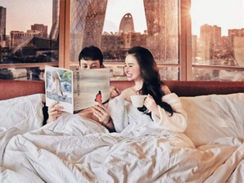 Đại gia Minh Nhựa và vợ hai đi du lịch suốt ngày, hình chụp cũng chẳng xấu, vậy mà cứ phải “mượn” ảnh để photoshop làm gì?