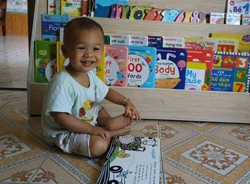 Bé 21 tháng đọc thơ trôi chảy, tập đếm cực nhanh nhờ chiêu dạy độc đáo của mẹ