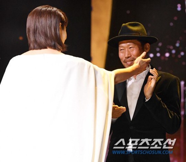 Gái ế hoàng kim Kim Hye Soo: Sống cô đơn sau đoạn tình với trai xấu tài năng, tuổi 49 vẫn chật vật làm việc để trả nợ cho người mẹ cờ bạc-18