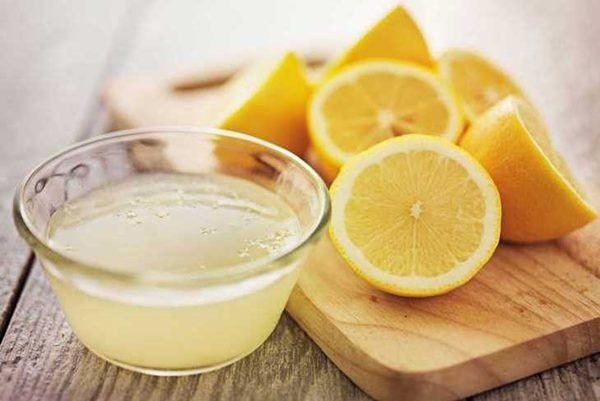Vô tình đánh rơi bột mỳ trong nhà tắm, mẹ trẻ giật mình gọi chồng ra xem điều đặc biệt-4