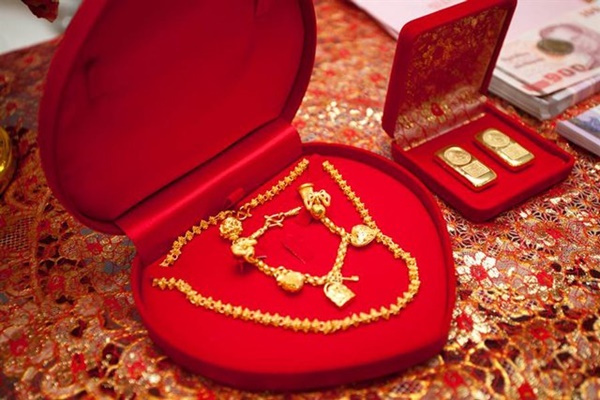 Chi bộn tiền sắm sính lễ đám cưới, chú rể sốc nặng khi mở vali của hồi môn của vợ-1