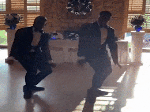 Điệu nhảy flash mob của cặp đồng tính gây bất ngờ tại tiệc cưới