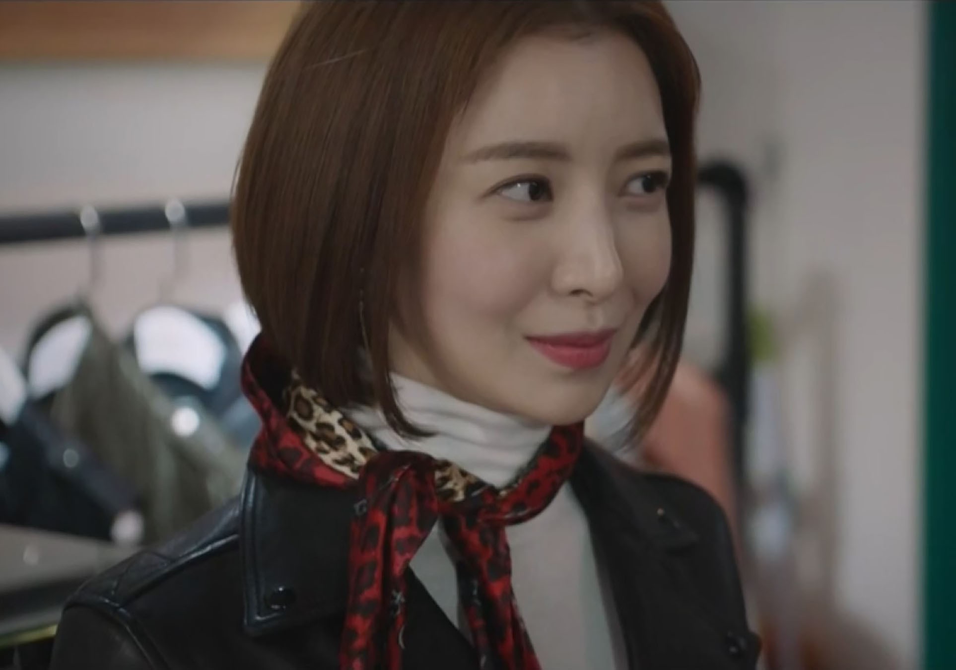 Đạp tung cửa phòng ngủ thấy chồng ôm ấp gái lạ, nhưng biết danh tính tôi lại bật cười trong sự ngỡ ngàng của cả 2-1