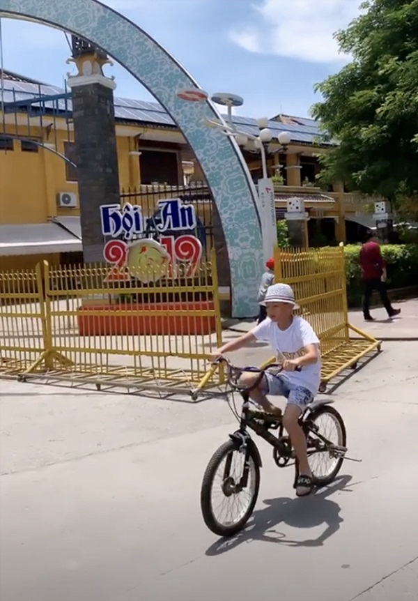 Bố là đại gia mê siêu xe khủng nhưng con trai Cường Đô La lại có sở thích trái ngược hoàn toàn-3