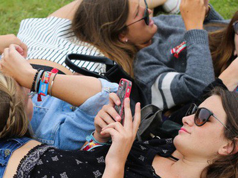 Tiện tay thả 3 viên thuốc thần vào máy giặt, mẹ trẻ ngỡ ngàng thấy thành quả sau 1 đêm-5