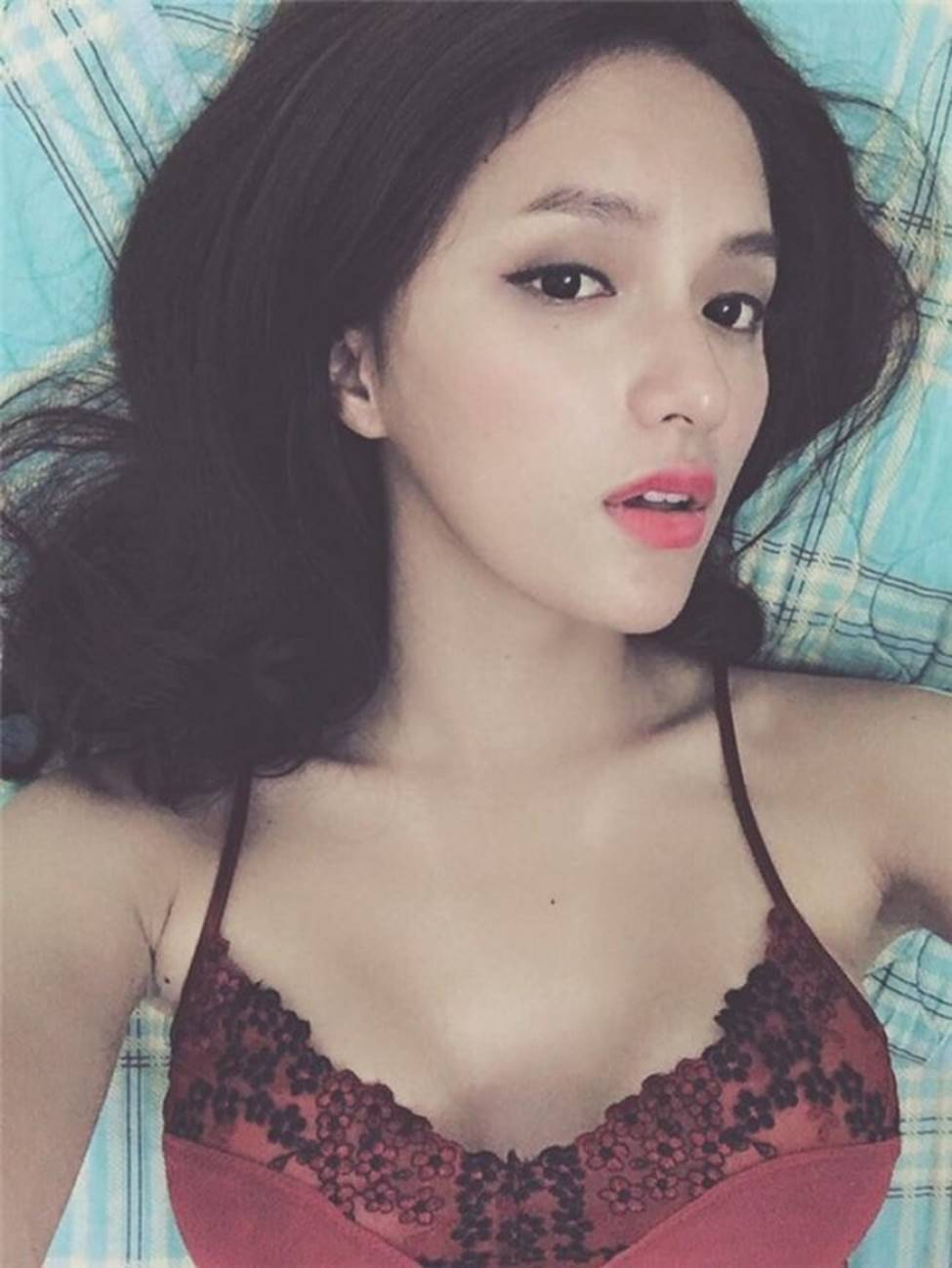 Mặc váy ngủ: Kỳ Duyên bị chê, dàn mỹ nhân này được khen tinh tế-17