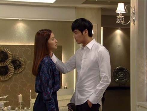 Đêm tân hôn, chồng còn zin đùng đùng đuổi vợ ra khỏi nhà, tiếp đến là màn giải thích lý do không ngờ trước mặt phụ huynh và âm mưu phía sau-3