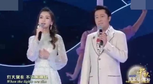 Thêm bằng chứng Huỳnh Hiểu Minh và Angelababy ly hôn: Lạnh nhạt như người dưng ngay trong Tết đoàn viên-2