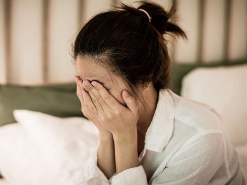 Khi dược sĩ cầm viên thuốc của chồng tôi và giải thích về công dụng, tôi hoảng loạn rồi suy sụp vì không dám tin-3