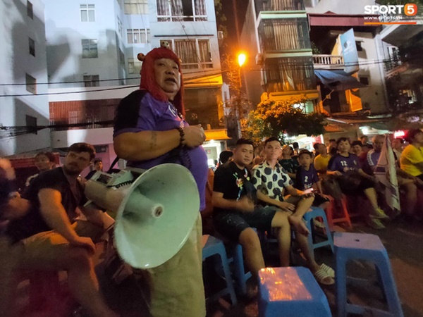 Hàng Đẫy bị treo sân, CĐV Hà Nội vẫn có cách tiếp lửa trận đấu đầy tình yêu và đam mê thế này-5