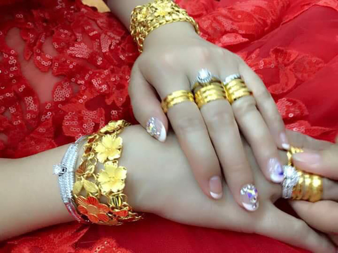 Cô dâu đeo vàng nặng trĩu ngày cưới khiến dân mạng trầm trồ, hoa mắt vì đếm hộ-2