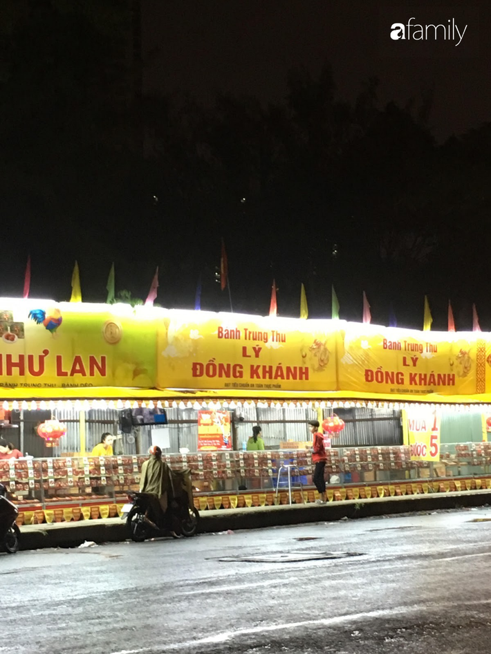 Sài Gòn: Mua bánh Trung thu cuối mùa với ưu đãi mua 1 tặng 3, mua 1 thành 4, liệu khách hàng lời hay rơi vào bẫy?-3
