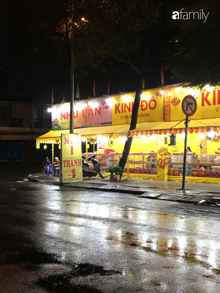 Sài Gòn: Mua bánh Trung thu cuối mùa với ưu đãi mua 1 tặng 3, mua 1 thành 4, liệu khách hàng lời hay rơi vào bẫy?-4